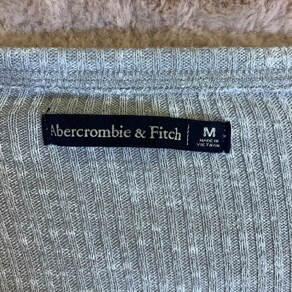 🔥Abercrombie crop top!! - M - Picture 3 of 8